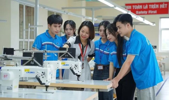 Giờ thực hành của sinh viên Trường ĐH Công nghiệp và Thương mại Hà Nội. Ảnh: Website nhà trường.