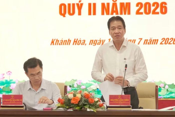 Ông Nguyễn Long Biên, Phó Chủ tịch UBND tỉnh Khánh Hòa chủ trì buổi họp báo.