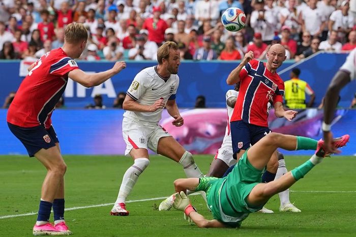  Những pha bóng bổng của Anh nhắm đến trung phong Harry Kane luôn tạo ra áp lực cực lớn cho đối thủ. 