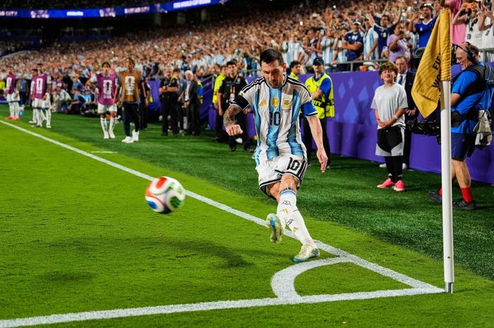  Nếu không ghi bàn, Messi vẫn có thể tạo ra khác biệt bằng những quả phạt góc cực hiểm. 