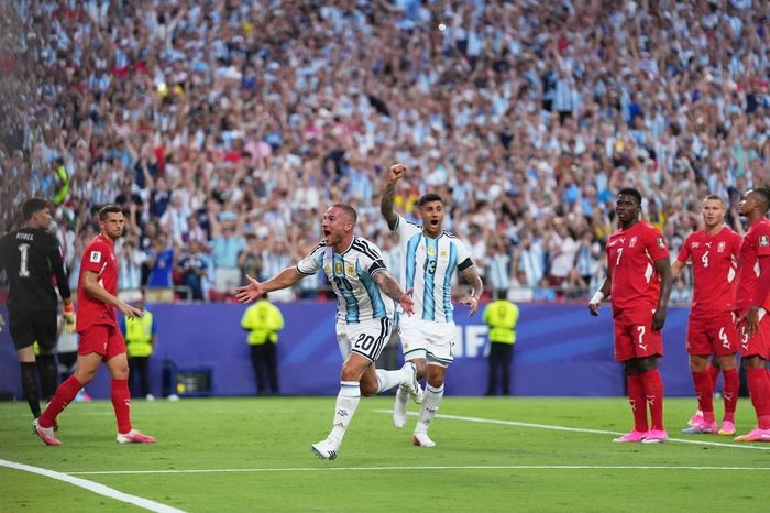  Những vệ tinh xung quanh Messi, như Mac Allister, cũng rất biết cách ghi bàn. 