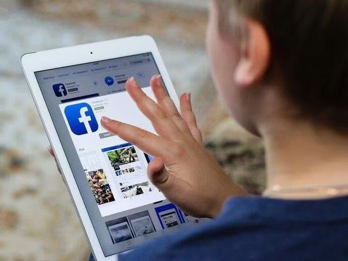 Ngắt kết nối với cha mẹ, trẻ tìm 'đồng minh' trên mạng. Ảnh minh họa: internet