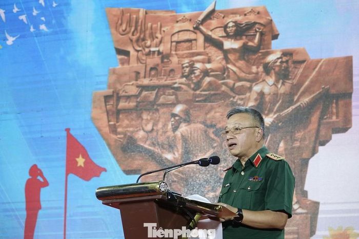 Thượng tướng Lê Quang Minh - Phó Chủ nhiệm Tổng cục Chính trị QĐND Việt Nam, phát biểu tại chương trình.