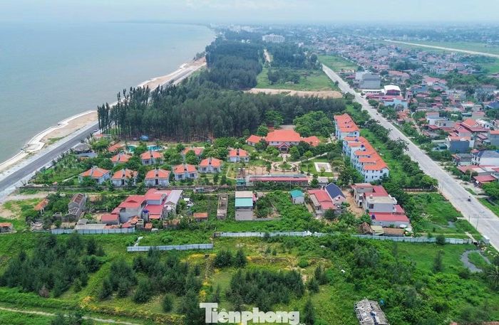 Thời điểm dự án được giao đất chưa có văn bản hoặc quyết định của UBND tỉnh chấp thuận địa điểm, diện tích đầu tư cũng như quyết định cấp phép đầu tư theo quy định của pháp luật. Đây là vi phạm trong quá trình triển khai dự án, trách nhiệm thuộc Sở Tài nguyên và Môi trường (nay là Sở Nông nghiệp và Môi trường), UBND huyện Hoằng Hóa (cũ, nay là UBND xã Hoằng Tiến) cùng các đơn vị, cá nhân liên quan giai đoạn 2003-2005. Cùng với đó, UBND tỉnh Thanh Hóa giao 20.000 m2 đất có thu tiền sử dụng đất để xây dựng biệt thự chuyển nhượng hoặc cho thuê là không đúng đối tượng theo quy định pháp luật tại thời điểm giao đất.