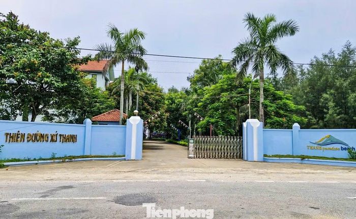 Thanh tra tỉnh Thanh Hóa mới đây đã chỉ ra loạt vi phạm tại dự án này. Theo đó, việc giao đất, cho thuê đất thực hiện dự án không phù hợp quy hoạch, kế hoạch sử dụng đất đã được phê duyệt tại thời điểm triển khai, chỉ phù hợp với quy hoạch chi tiết Khu du lịch sinh thái biển Hải Tiến đến năm 2015.