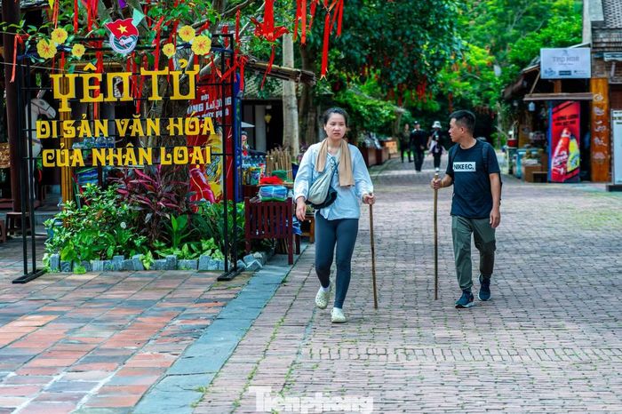 Cùng với đó, các điểm check-in do tuổi trẻ Quảng Ninh thực hiện được đặt tại các điểm di tích, danh thắng và dọc đường hành hương lên Yên Tử.