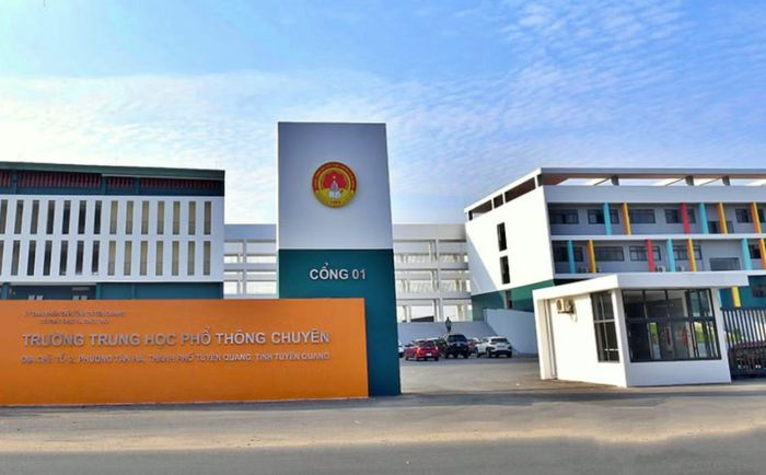  Trường THPT chuyên Tuyên Quang. 