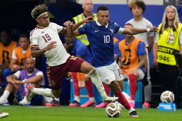 Lamine Yamal của Tây Ban Nha và Kylian Mbappé của Pháp.