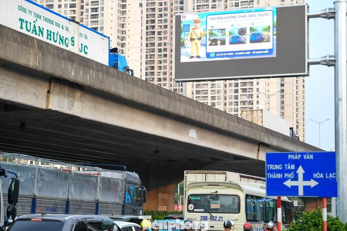 Giai đoạn 2 tiếp tục ứng dụng AI và dữ liệu lớn (Big Data), hình thành hệ sinh thái giao thông thông minh đồng bộ, phục vụ công tác điều hành giao thông, bảo đảm an ninh trật tự và nâng cao hiệu quả quản lý đô thị.