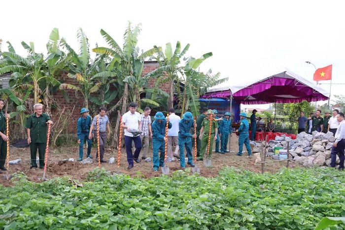 Các lực lượng quân sự, công an hỗ trợ tại lễ khởi công.