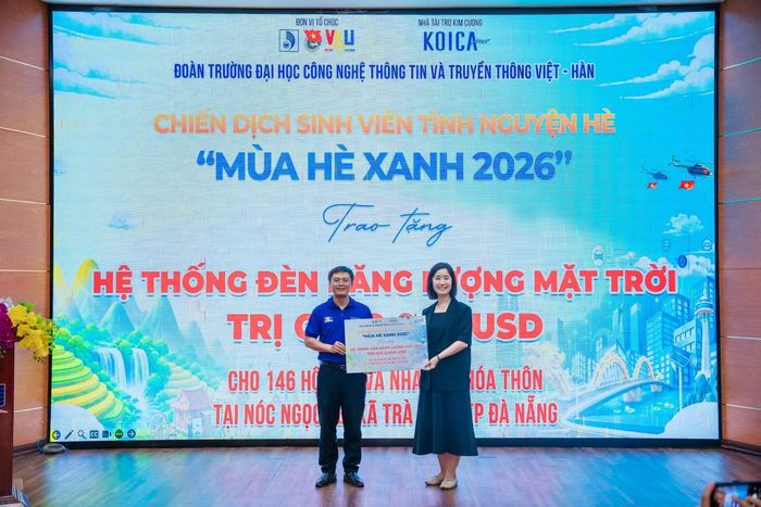 KOICA trao gói tài trợ hệ thống đèn năng lượng mặt trời hỗ trợ chiến dịch thanh niên tình nguyện mùa hè xanh năm 2026 của Đoàn Thanh niên VKU.