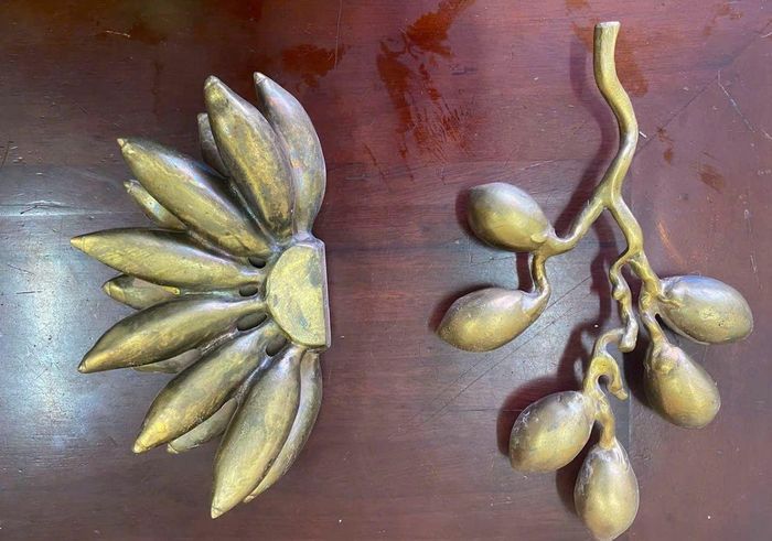 Nải chuối, nhánh cau vàng giả được cơ quan công an thu giữ