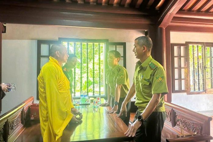 Tuyên truyền ở các cơ sở tôn giáo về bảo vệ động vật hoang dã.