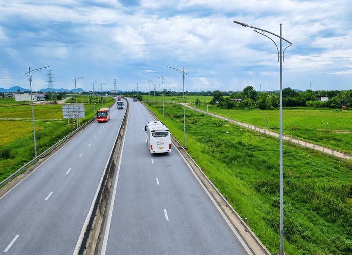 Chậm tiến độ nhiều trạm dừng nghỉ cao tốc Bắc - Nam, Bộ Xây dựng yêu cầu tăng tốc thi công.
