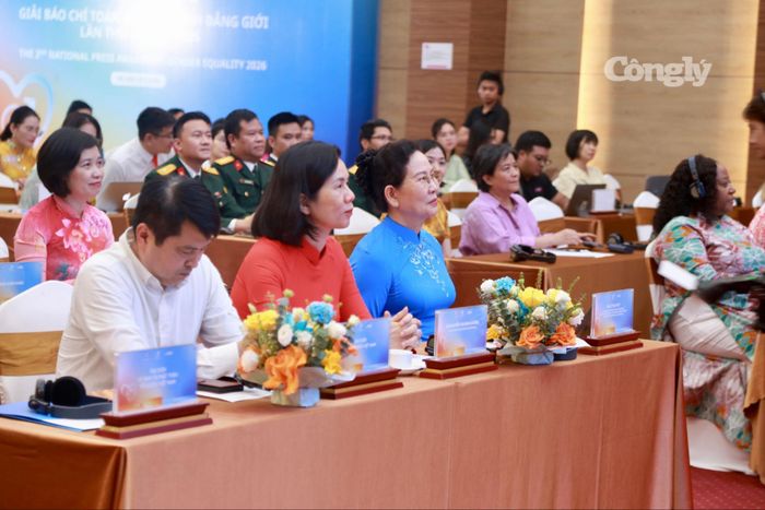 Các đại biểu tham dự lễ trao giải.