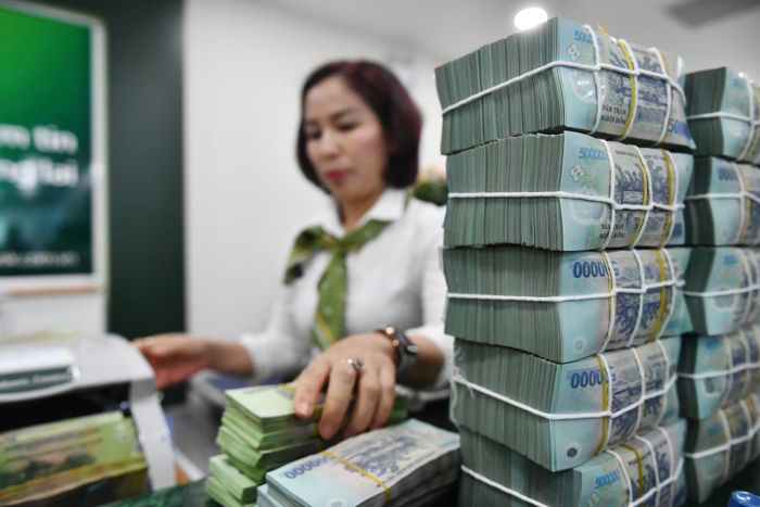 Một nền kinh tế phụ thuộc quá nhiều vào tín dụng ngân hàng sẽ khiến dư nợ liên tục phình to và tiệm cận các ngưỡng rủi ro. Ảnh: Nam Khánh