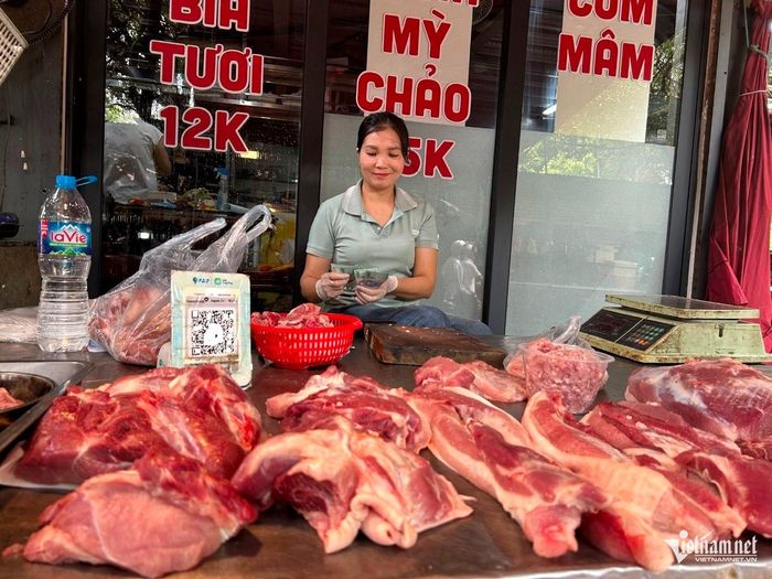 Hộ kinh doanh băn khoăn việc giết mổ và phân phối lại thịt tươi sống thì có phải chịu thuế giá trị gia tăng hay chỉ chịu 0,5% thuế thu nhập cá nhân? Ảnh minh họa: Nguyễn Lê