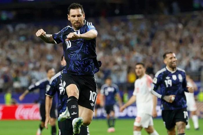 Messi và Argentina được 'tiên tri' sẽ có trận đấu hết sức khó khăn trước tuyển Anh, nhưng cuối cùng vẫn giành chiến thắng. Ảnh: EFE