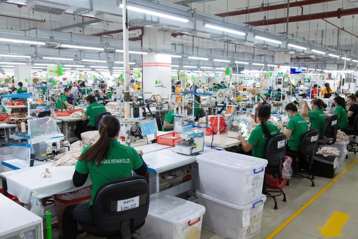 Công nhân sản xuất tại Khu công nghiệp Nhơn Hội A