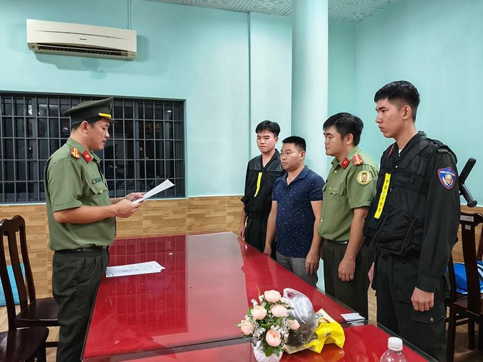Đối tượng Nguyễn Văn Đang tại cơ quan công an. Ảnh: CACC