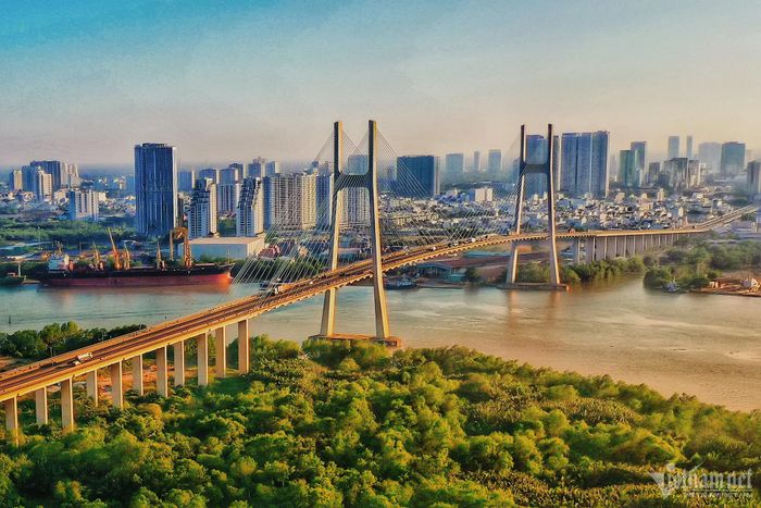 Cầu Phú Mỹ đang là nút thắt kẹt xe kết nối hạ tầng giao thông khu vực phía Đông với Nam của TPHCM. Ảnh: Nguyễn Huế