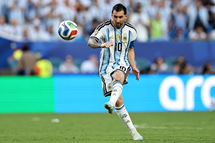 Messi sẽ lần đầu tiên đối đầu với Anh. Ảnh: AFA