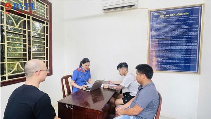  VKSND khu vực 2 chủ động vận động, tiếp nhận người phạm tội ra đầu thú.