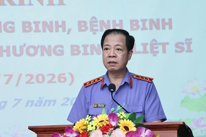 Đồng chí Trần Hải Quân, Phó Viện trưởng VKSND tối cao phát biểu tại buổi thăm, tặng quà các thương, bệnh binh.