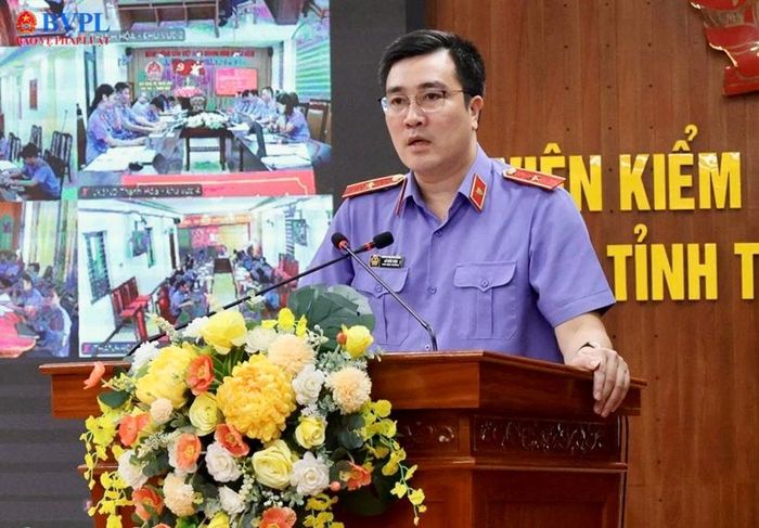  Đồng chí Lê Đức Sơn, Phó Viện trưởng VKSND tỉnh Thanh Hóa phát biểu tại Hội nghị