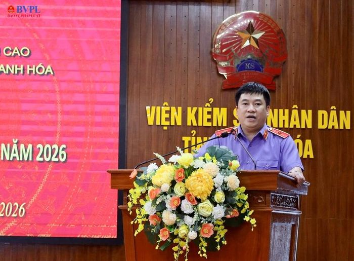  Đồng chí Nguyễn Tiến Dũng, Bí thư Đảng ủy, Viện trưởng VKSND tỉnh Thanh Hóa phát biểu tại Hội nghị.