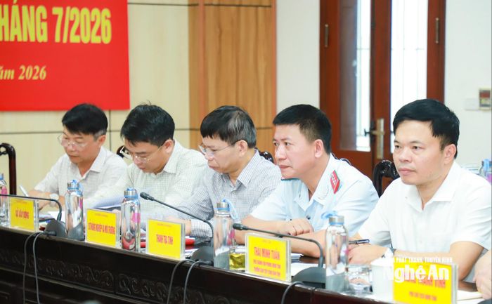 Lãnh đạo các sở, ngành tại phiên tiếp công dân. Ảnh: Thành Duy