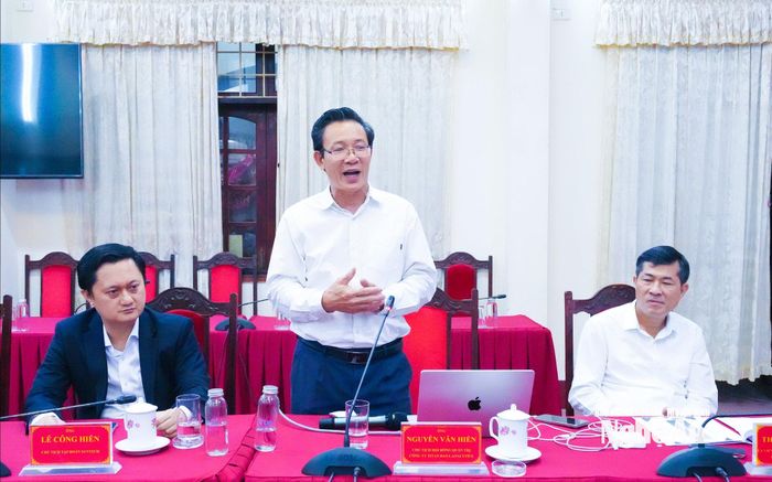 Ông Nguyễn Văn Hiền - Kiến trúc sư trưởng doanh nghiệp Titan Data Analytics JSC báo cáo “Nền tảng điều hành số thời gian thực”. Ảnh: Mai Hoa