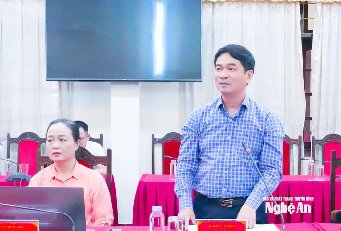 Phó Giám đốc Sở Nội vụ Đậu Đình Dương nêu ý kiến tại cuộc làm việc. Ảnh: Mai Hoa