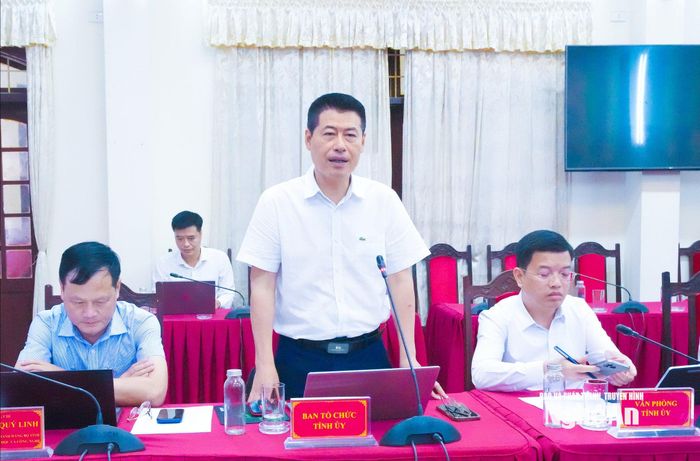 Phó Trưởng ban Tổ chức Tỉnh ủy Lê Trường Giang nêu ý kiến quan tâm về tính kết nối của nền tảng. Ảnh: Mai Hoa