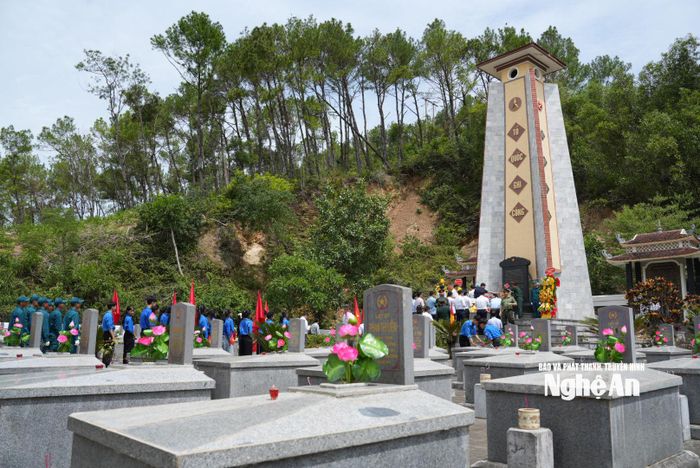 Nghĩa trang liệt sĩ Đường 7 - Truông Kè. Ảnh: Nguyễn Toàn