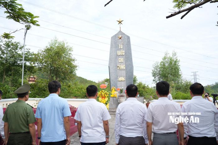 Nghĩa trang liệt sĩ Đường sắt, nơi yên nghỉ của 32 liệt sĩ hy sinh tại hang Hỏa Tiễn. Ảnh: Nguyễn Toàn
