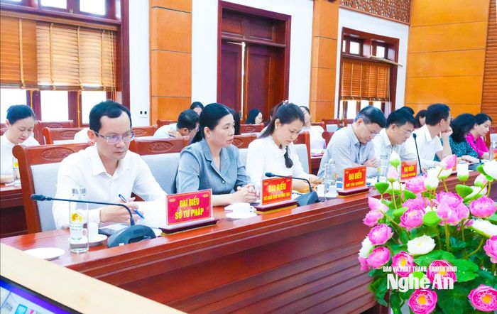 Lãnh đạo các sở, ngành tham gia hội nghị. Ảnh: Mai Hoa