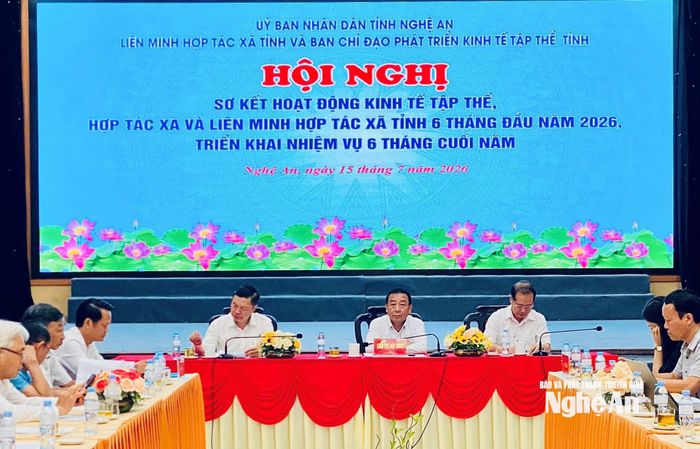 Đồng chí Nguyễn Văn Đệ - Ủy viên Ban Thường vụ Tỉnh ủy, Phó Chủ tịch UBND tỉnh, Trưởng Ban chỉ đạo phát triển kinh tế tập thể chủ trì hội nghị. Ảnh: Thành Trung
