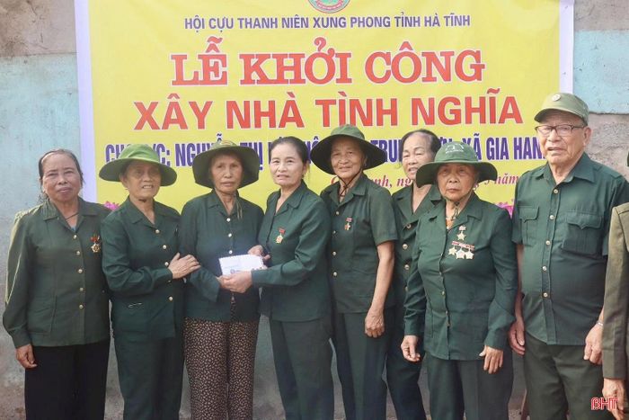 Ấm áp nghĩa tình đồng đội của các cựu TNXP.