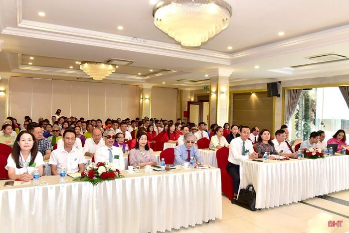 Lãnh đạo Hội Người mù Việt Nam và tỉnh Hà Tĩnh dự đại hội.