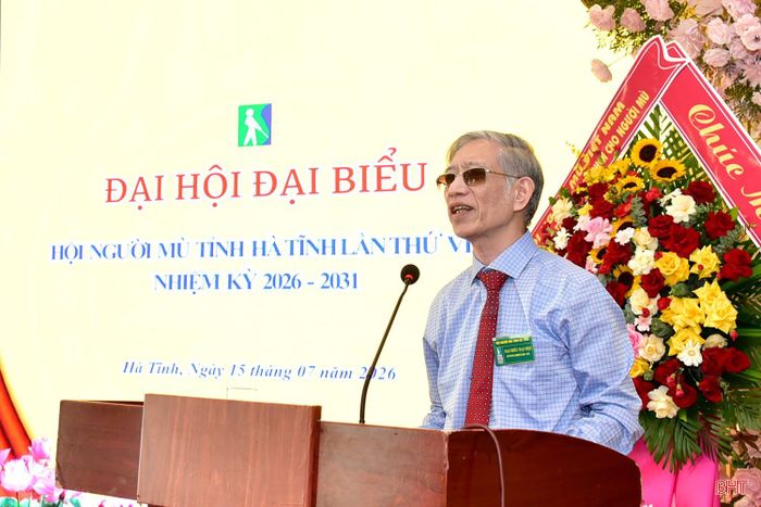  Đồng chí Phạm Viết Thu - Chủ tịch Hội Người mù Việt Nam ghi nhận, biểu dương những kết quả, thành tích của Hội Người mù tỉnh đạt được trong nhiệm kỳ qua. 