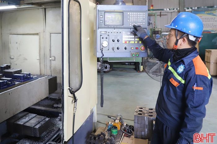 Hoạt động sản xuất tại Công ty CP Cơ khí công nghiệp Đức Tài.