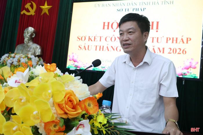 Ông Nguyễn Khánh Dũng - Phó Chủ tịch UBND xã Hương Phố đề nghị đào tạo nâng cao chuyên môn nghiệp vụ, nâng cấp phần mềm liên quan đến công tác hộ tịch bảo đảm liên thông.
