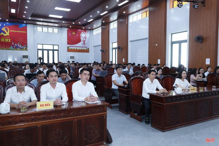 Đại biểu tham dự hội nghị.