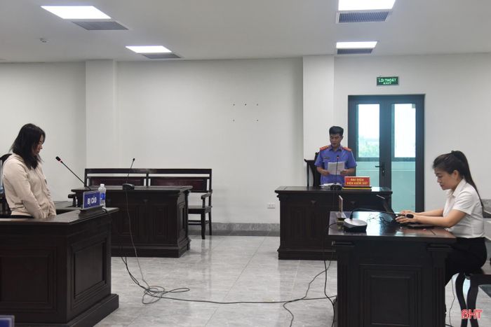 Đại diện Viện Kiểm sát nhân dân tỉnh thông qua cáo trạng vụ án.