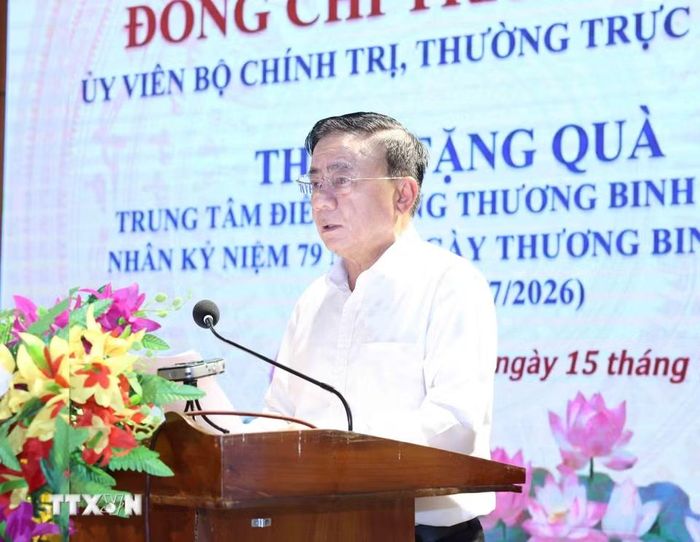 Đồng chí Trần Cẩm Tú, Ủy viên Bộ Chính trị, Thường trực Ban Bí thư phát biểu tại buổi tặng quà. (Ảnh: Phương Hoa/TTXVN)