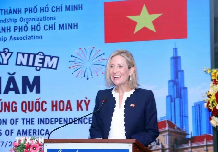 Bà Melissa A. Brown, Tổng Lãnh sự Hoa Kỳ tại Thành phố Hồ Chí Minh, phát biểu tại buổi họp mặt. (Ảnh: Xuân Khu/TTXVN)