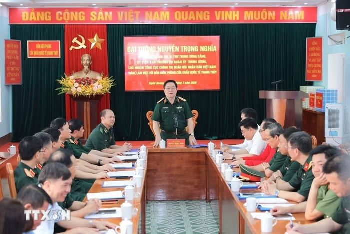 Đại tướng Nguyễn Trọng Nghĩa phát biểu tại buổi làm việc với Đồn phiên phòng Cửa khẩu quốc tế Thanh Thủy. (Ảnh: Hoàng Hiếu/TTXVN)