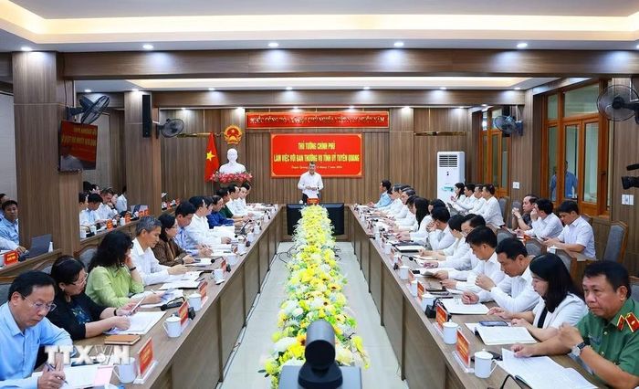 Thủ tướng Lê Minh Hưng làm việc với Ban Thường vụ Tỉnh ủy Tuyên Quang về thực hiện nhiệm vụ phát triển kinh tế-xã hội. (Ảnh: Dương Giang/TTXVN)