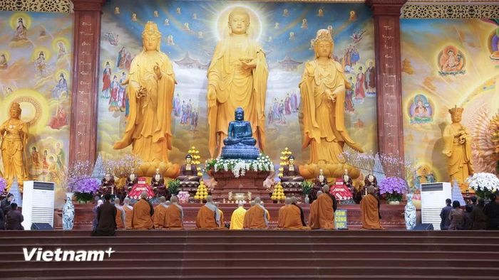 Đại tượng được thiết kế 16 tầng, trong đó có 12 tầng được thiết kế đặc biệt có thang máy, thang bộ. Mỗi tầng được trang trí một phong cách thờ phụng riêng. (Ảnh: CTV/Vietnam+)